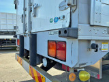 リヤレール運転席側 及び 運転席側リヤドア角に曲がりがあります。