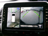 アラウンドビューモニター。クルマを上空から見下ろしているかのような映像で、駐車の際、周囲の安全を確認できます!