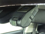 ドライブレコーダー装備:車の走行中の主に外観を中心に記録する撮影機材です!交通事故発生時の責任の所在を明確にしたり、観光等を記録するのにも役立ちます!