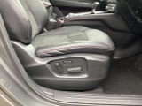 運転席はまっすぐな姿勢でシートに座り、足を自然に伸ばして操作できる位置各ペダルを配するという理想的なレイアウトを実現しています!ぜひMAZDAのドライビングポジションをご体感ください。