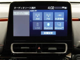 デイスプレイオーディオを装備。スマホとクルマをつなぐことで、いろんなサービスが楽しめます。(AppleCarplay/AndroidAuto 対応)