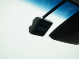 ◆ドライブレコーダー◆映像・音声などを記録する自動車用の装置です。 もしもの事故の際の記録はもちろん、旅行の際の思い出としてドライブの映像を楽しむことができます。