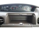【収納ボックス】運転席の目の前にあるボックスでございます!手の届く位置にあるので、何かと便利ですね♪