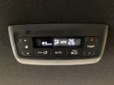リア席にもエアコン調整があり、快適に過ごせます。