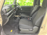 運転しやすいシンプルな内装。操作系の配置も考え抜かれており、運転に集中できます。ぜひ一度、体感してください。