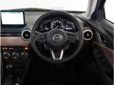 【運転席】最適なドライビングポジションでドライブをお楽しみください。