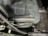 痛みの出やすい運転席シートの角、フロアマット、座面、ともに良好です