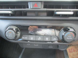 ★オートエアコン★温度設定だけで車がいつも快適に自動調整します♪風量や吹き出し口も自動で行われます。もちろんお好みの設定にも調整可能です♪