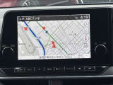 日産純正のナビ付きです。知らない場所にお出かけの際には非常に活躍します。Bluetoothを搭載しておりますので、運転中でもハンズフリーにて通話を行うことができます。