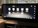 AM・FMラジオに加え、BluetoothやUSB、HDMIなど複数の音源が画面に表示されています。使いたい入力先を視覚的に選びやすく、普段の音楽やラジオを楽しめます。