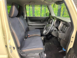 運転席まわりには十分なスペースがあり、大柄な方でもゆったり運転していただける環境です。