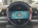 丸を基調としたMINIらしい運転席デザイン
