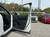 運転席ドア内側に目立つ傷や汚れは見当たりません。