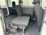 2列目シートを倒すことによってラゲージスペースが広がり、長い荷物も積みこむことができます!