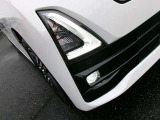 LEDフォグランプ。鮮やかな白光色で明るく照らします。