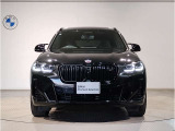 【キドニーグリル】BMWは約90年もの間、ほぼ全ての車両にひと目でBMWだと分かるこの特徴的なフロントグリルが備えられ、デザイン・アイコンとして親しまれてきました。