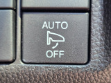 ドアロックに連動して自動開閉するオートリトラミラーを装備。駐車時の安心感を高める便利な機能です。