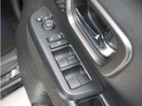 ◆パワーウィンドウスイッチ◆運転席から全席の窓の開閉操作を行うことが出来いつでも換気ができます!