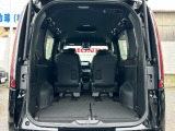 3列目シートを収納すれば、広い荷室としてご利用いただけます。