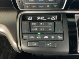 【左右独立オートエアコン】左右席で独立温度コントロールが可能です。運転席はキンキンに冷やして助手席はマイルドにと言った設定が可能です☆暑さ寒さでケンカすることもなくなりますね♪