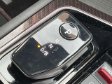 パソコンのマウスのような電制シフト、手首を軽く動かすだけで操作できる、まったく新しい操作感です。