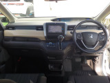 運転席から各種ボタンの操作がしやすいように設計されたデザイン。ドライブなでもスマートに操作ができます♪