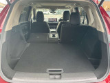 お荷物の量や乗車人数に合わせて使えるリヤシートは、ご覧のように倒すことが出来ますので便利です。
