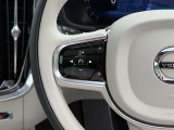 ◆ステアリング/アダプティブ・オートクルーズコントロールは、前走車との車間を一定に保ってくれる便利機能です