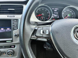 アダプティブクルーズコントロール(ACC)の操作スイッチ。前走車との車間距離を自動で保ち、長距離ドライブでの疲労を大幅に軽減します。