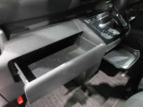 インストスライドボックス ティッシュボックスがまるまる一つ入るボックスです運転席からも開け閉め可能です