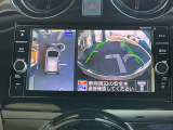 『アラウンドビューモニター』は、空から見下ろすような視点で、スムースな駐車と安全確認をサポートします。