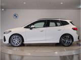 【拘りのFR】BMWが多く採用するFR車。ダイレクトでスポーティな加速感・シャープなハンドリングを実現。縦置きエンジンレイアウトにより、フラットで上質な乗り味です。
