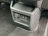 充電2つとシガーソケットついています!