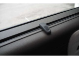【日よけ】こちらを上げると黒いカーテンのようになっており、日よけをしてくれます!紫外線が気になる季節にぜひご活用ください♪