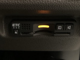 ハンドルの右下にETCがついています。高速道路の料金所の通過も楽々です!。カードの取り出しもしやすい場所についています。