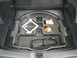 【車載工具】タイヤ交換には必需品ですね!万が一に役立つ工具です。緊急時に備え、使い方をしっかり覚えておきましょう。