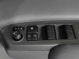 運転席のパワーウインドスイッチで全席窓の開閉・ロック操作ができます。