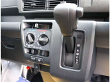 お車選びをお楽しみ頂けるよう、在庫車の展示スペースを十分に確保しております。