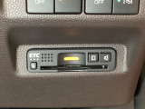 ハンドルの右下にETCがついています。高速道路の料金所の通過も楽々です!。 カードの取り出しもしやすい場所についています。