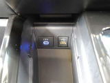 前席USBソケット(TypeA)でスマホの音声を車内でお楽しみ頂けます!