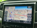 周辺の地図と道路情報を一画面で確認でき、目的地までのルート確認に役立ちます。広域・詳細の表示切替にも対応した画面構成で、初めての場所への移動もサポートしてくれます。