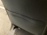 【収納】後部座席収納。散乱しがちな小物を収納するのに便利です。お子様のおもちゃやティッシュボックス、書類等様々なものの収納が可能です。