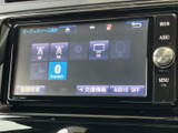 AM・FMやBluetoothなど、選べるオーディオソースが画面に表示され、用途に合わせて切り替えられます。タッチ操作で項目を確認しやすく、音楽やラジオを楽しみたい日常の移動にも便利です。