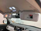 バニティーミラー付き左右サンバイザー+LED室内灯