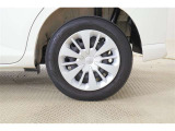純正14インチスチールホイルでフルキャップです。タイヤサイズは165/65R14になります♪