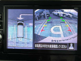 駐車時はナビゲーションでアラウンドビューモニターを見ることができ、安心して後ろを把握することが出来ます。