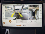 360&deg;サラウンドカメラ】全周囲のカメラを繋ぎ合わせ上からのアングルを画面上に映し出します。見やすい為バックも安全に運転できます。