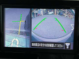 停車時にはサイドブラインドモニターに切り替えて、左前方の状況もすぐに確認できます