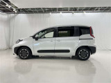 両側パワースライドドア付きだから、狭い駐車スペースなどでの 乗り降りラクラク!小さなお子さまのいるご家庭には嬉しい装備。