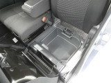 取り出しやすく、しまいやすい収納スペースが満載です。ティッシュやペットボトル等、用途に合わせた収納が可能ですので、使い方はあなた次第!